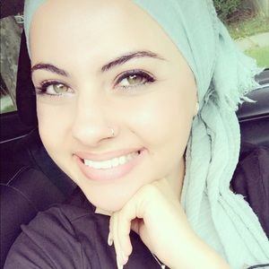 Meet your Posher, Dana